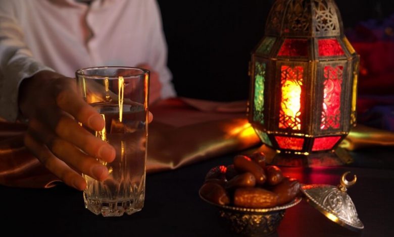 أهمية شرب الماء في رمضان