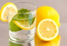 ماذا يحدث عندما نتناول الماء الدافئ والليمون يوميا