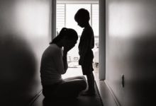 أثر فقدان أحد الوالدين على مشاعر الطفل